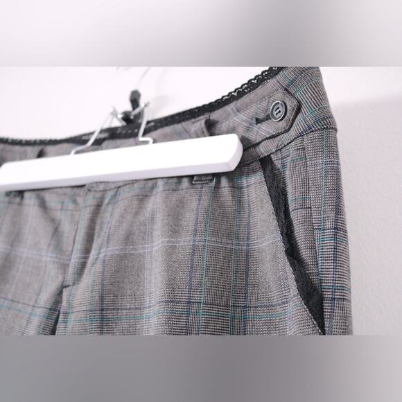 Guess Jeans Dark Gray & Black Stretch Bermuda Shorts - Picture 2 of 6